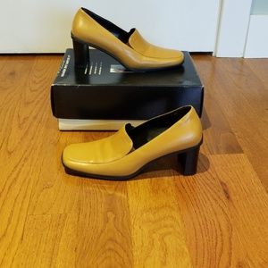 NWT Geox block heeled pumps